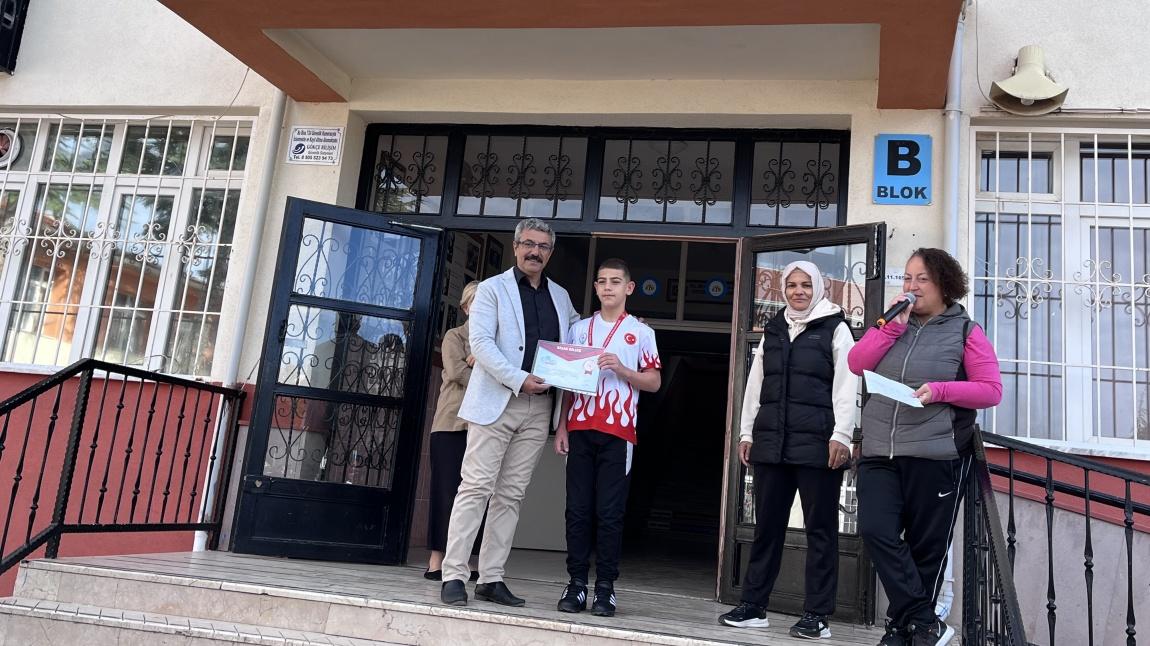 ÖĞRENCİMİZ GÜREŞTE TÜRKİYE 2. LİĞİ KAZANDI